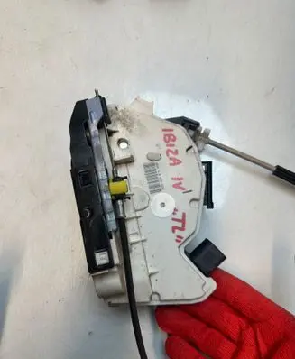 Seat Ibiza IV (6J,6P) Rear door lock 6j0839015c