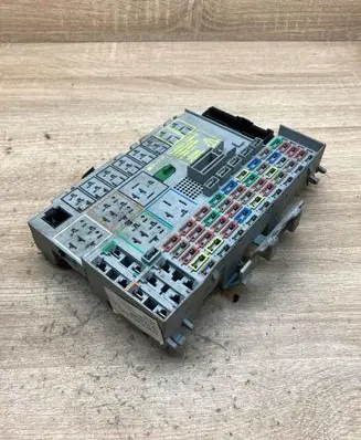 Opel Zafira A Fuse module 24412497