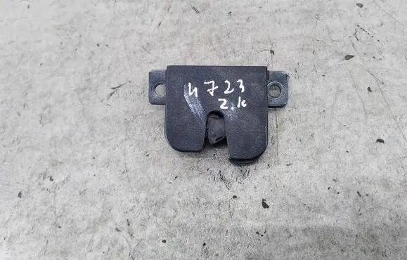 Volkswagen PASSAT B5.5 Tailgate lock latch 3B9827505E