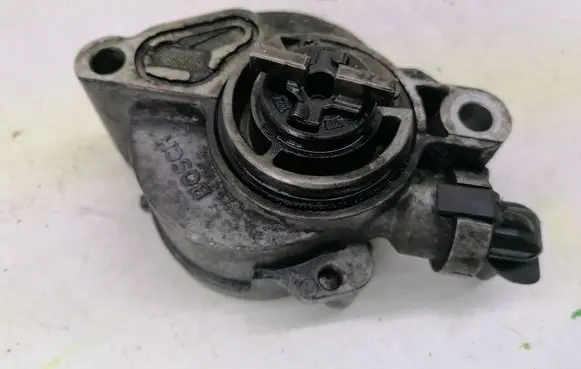 Ford Focus Vacuum pump 0156202