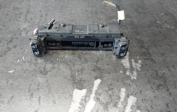 Mercedes-Benz CLK A208 C208 Seat heating switch 2108200151