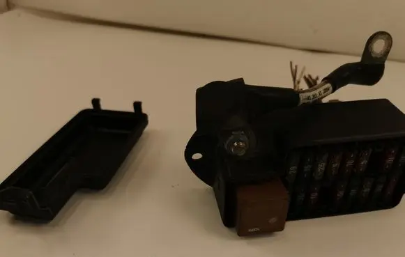 Jaguar XJ X308 Fuse module LNE2800AA