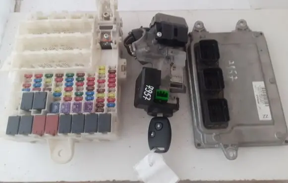 Engine ECU kit and lock set