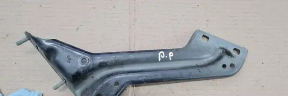 Audi Q5 SQ5 Fender mounting bracket 8R0821136