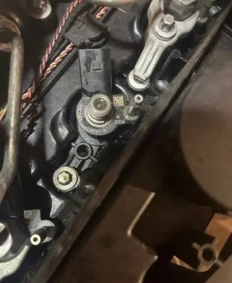 BMW X3 E83 Fuel injector 7797877