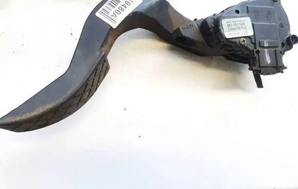 Audi A4 S4 B5 8D Accelerator throttle pedal 8e1721523 6pc008376-01