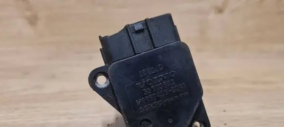 Volvo V70 Mass air flow meter 30713512
