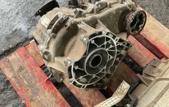 Gearbox transfer box case