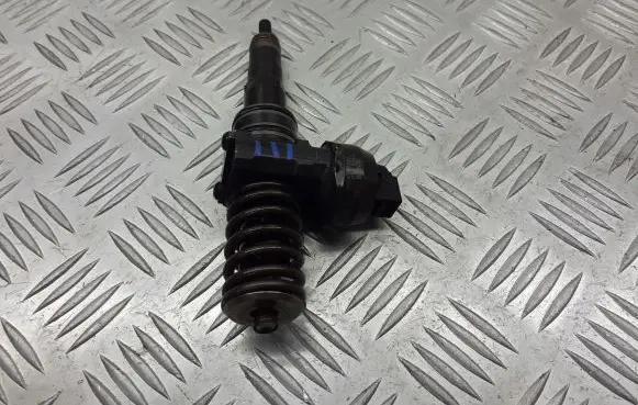 Volkswagen PASSAT B5.5 Fuel injector 038130073AG