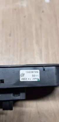 Opel Zafira B Electric window control switch 13228709