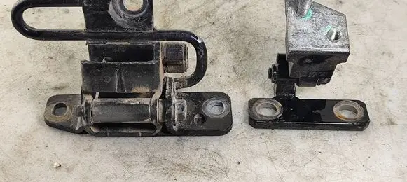 Rear door hinge set