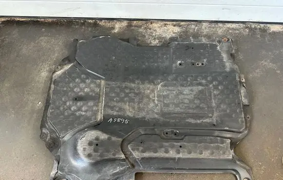 Mercedes-Benz CLS C218 X218 Engine splash shield/under tray