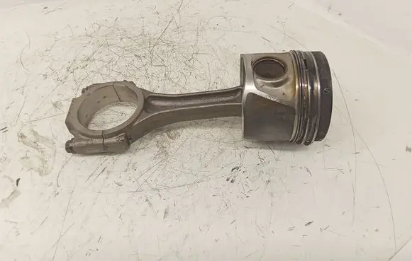 Volkswagen Tiguan Piston with connecting rod