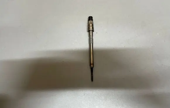 BMW 3 F30 F35 F31 Glow plug 8518215