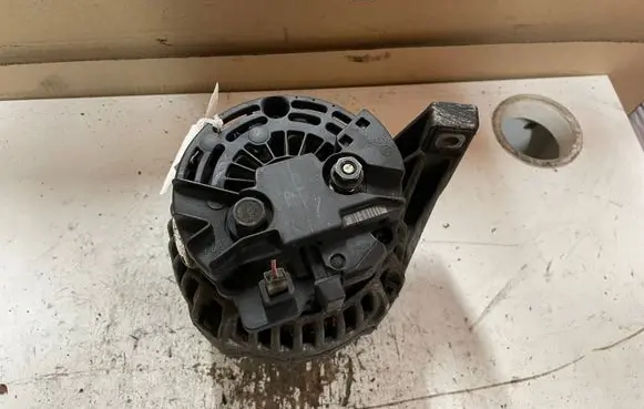 Volvo XC90 Generator/alternator 8676498 0124525029