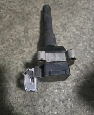 BMW 7 E38 High voltage ignition coil 1703359