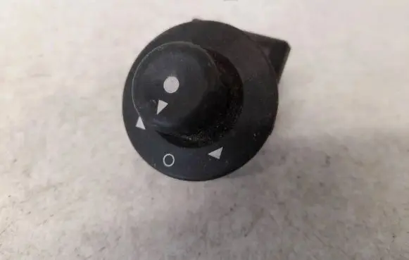 Wing mirror switch