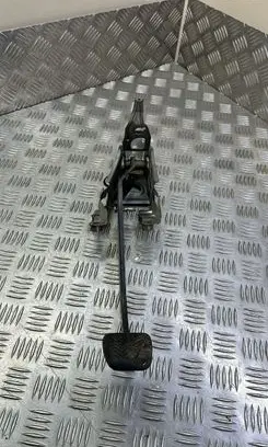 Toyota Avensis T270 Clutch pedal 