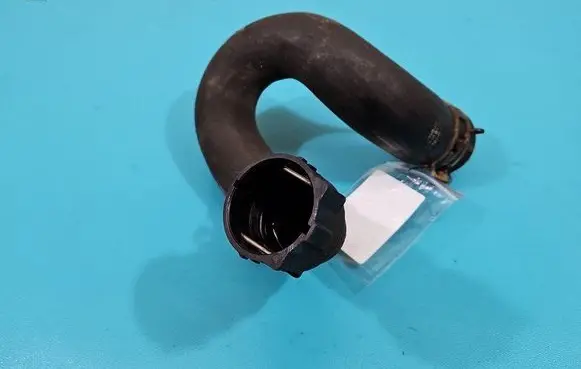 Toyota Avensis T270 Engine coolant pipe/hose 16572-0X020-B IMPRK1422331