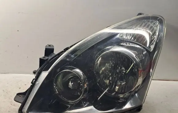 Toyota Corolla Verso AR10 Headlight/headlamp 811700F080