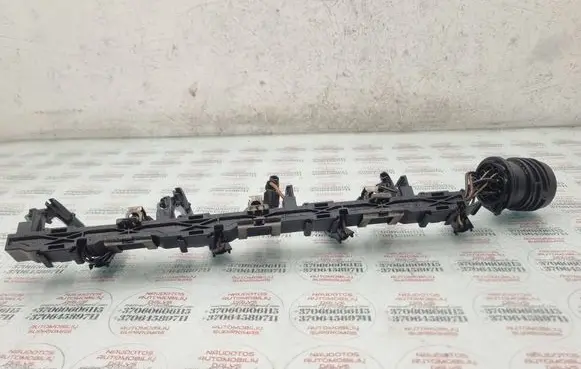 Volkswagen Touran I Fuel injector wires 03G971826