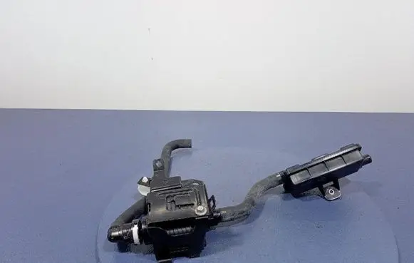 Honda Accord Fuel filter housing MX082100-3050
