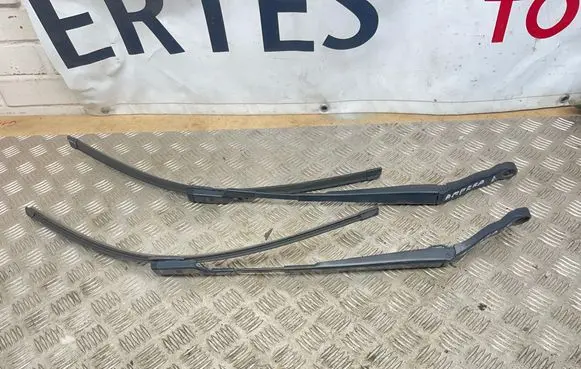 Opel Ampera Front wiper blade arm 22742320