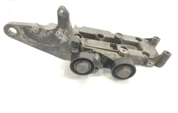 Volvo V70 Engine mounting bracket 8642196