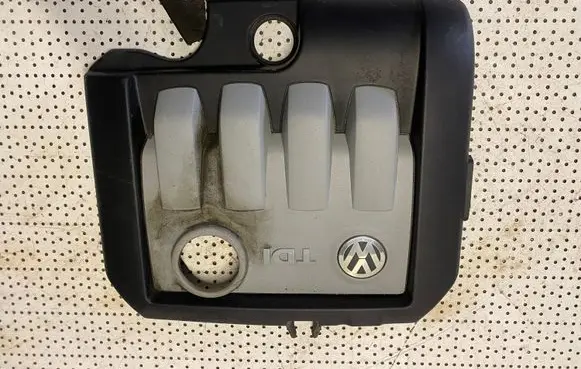 Volkswagen PASSAT B6 Engine cover (trim)
