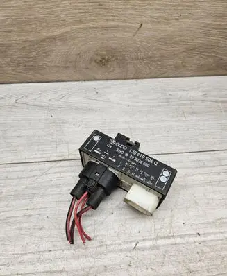 Volkswagen Golf IV Coolant fan relay 1J0919506Q 898038000
