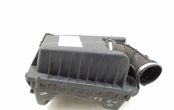 Opel Astra H Air filter box 55556464