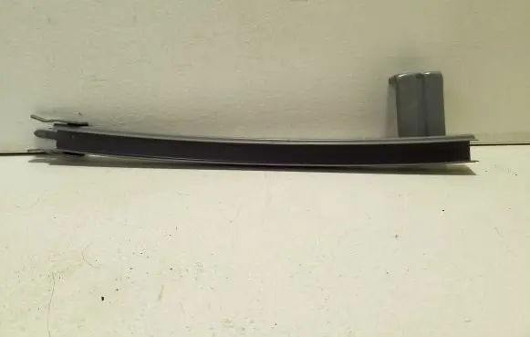 Nissan X-Trail T32 Front door windshield rail 