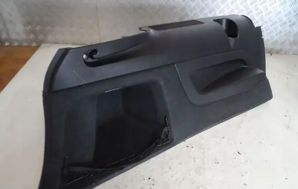 Audi Q7 4L Trunk/boot side trim panel 4L0863879