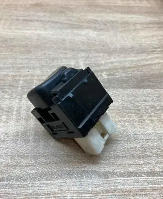 Toyota Yaris Wing mirror switch 183547