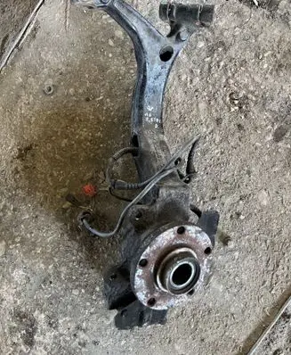 Front wheel hub spindle knuckle
