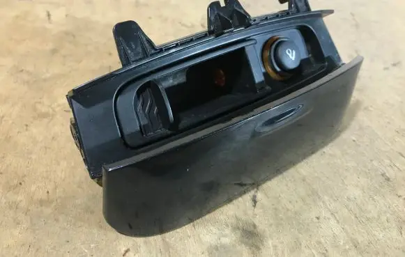 Peugeot 508 Ashtray (front) 9671177577 9686445477 1003394XXZX
