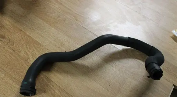 Mercedes-Benz C W203 Engine coolant pipe/hose a2098300096
