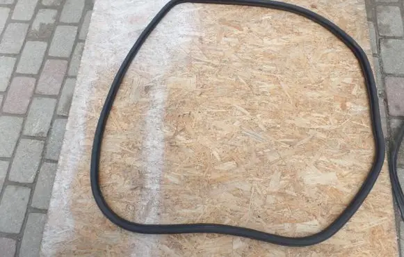 Opel Corsa D Front door rubber seal 13189015 360574169