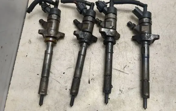 Peugeot 207 Fuel injectors set 0445110239