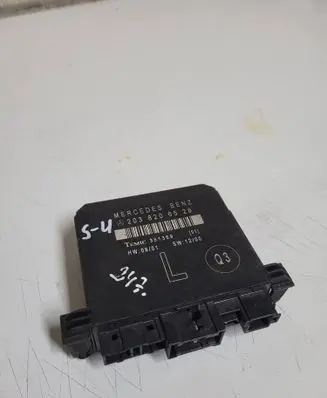 Mercedes-Benz C W203 Door control unit/module 2038206526 351369
