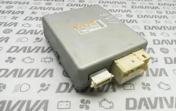 Toyota Avensis T270 Steering rack control module 8965005110 1129005631 2250001151