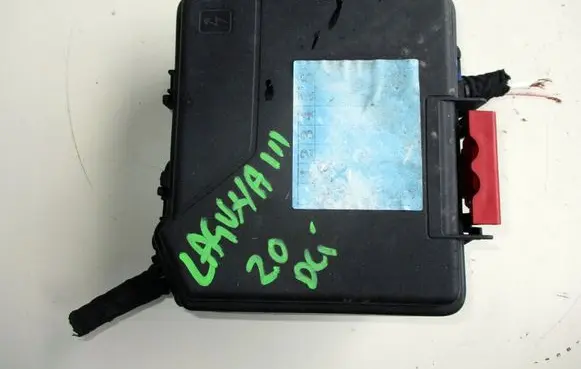 Renault Laguna III Fuse module 284B68744R