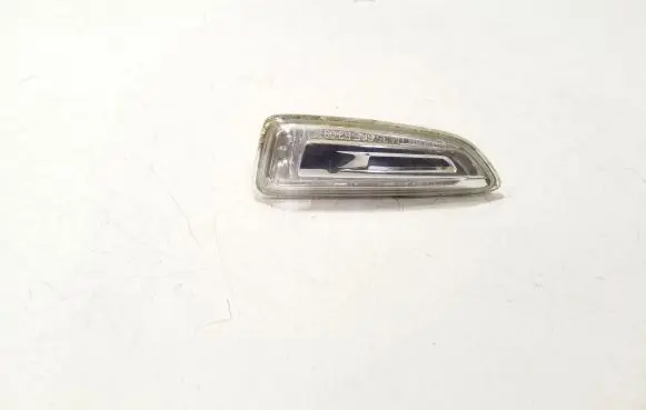 Opel Zafira C Front fender indicator light GM13273103