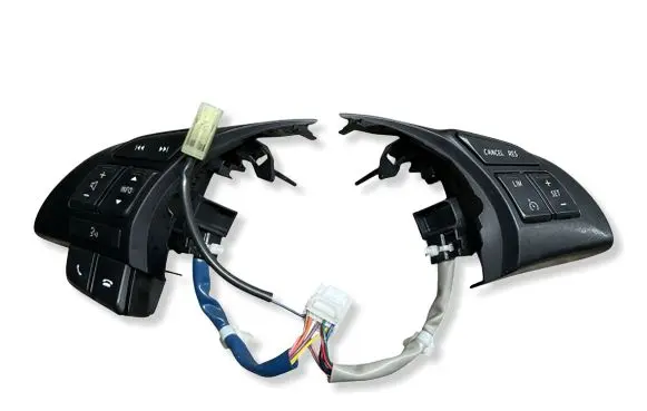 Mazda 6 Steering wheel buttons/switches 75E504