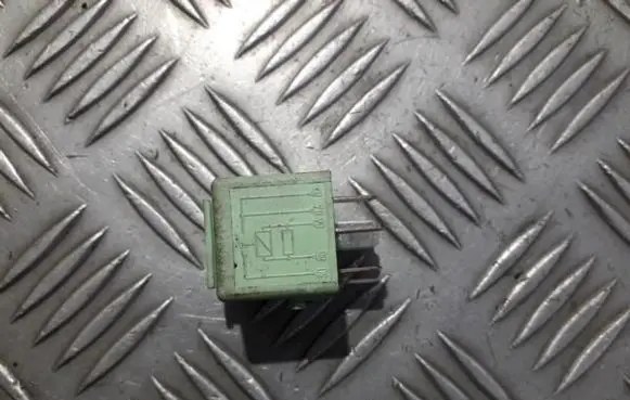 BMW 5 E39 Other relay 8373700 v23134-k59-x312