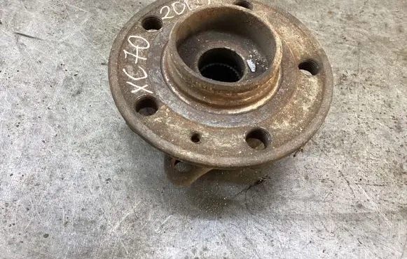 Volvo XC70 Rear wheel hub