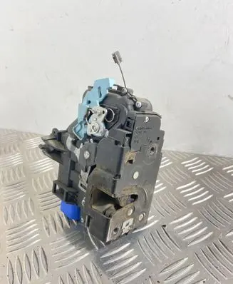 Skoda Octavia Mk2 (1Z) Front door lock 3D1837016AC