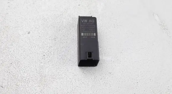 Audi Q3 8U Glow plug pre-heat relay 04L907281