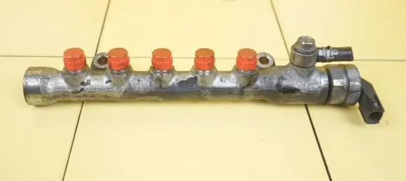 Mazda 6 Fuel line pipe SH01