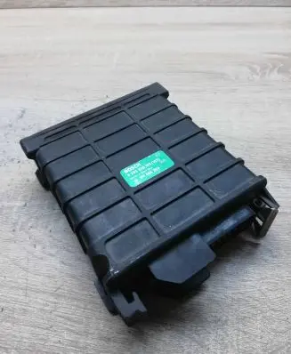 Volkswagen Golf III Engine control unit/module ECU 811906264 0280800104